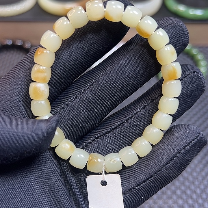 Y***!和田玉未镶嵌手链