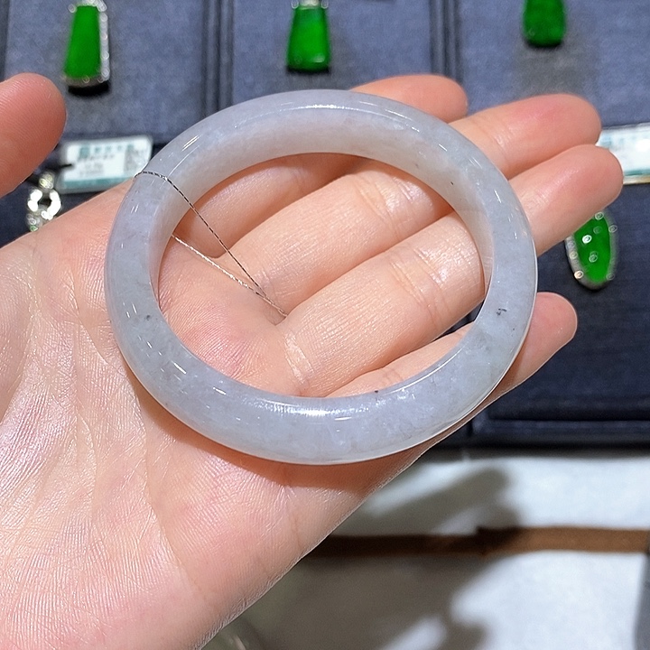 翡翠手镯未镶嵌翡翠手镯