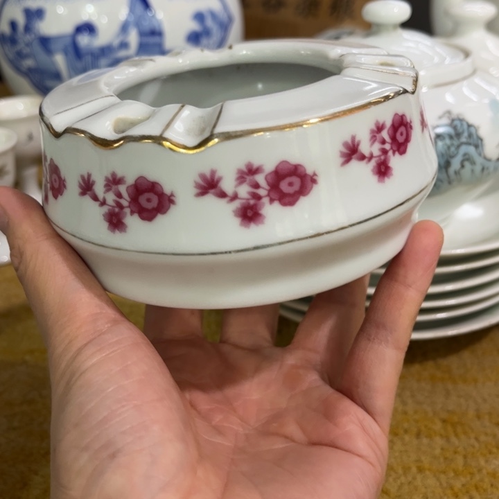 景德镇精美陶瓷摆件