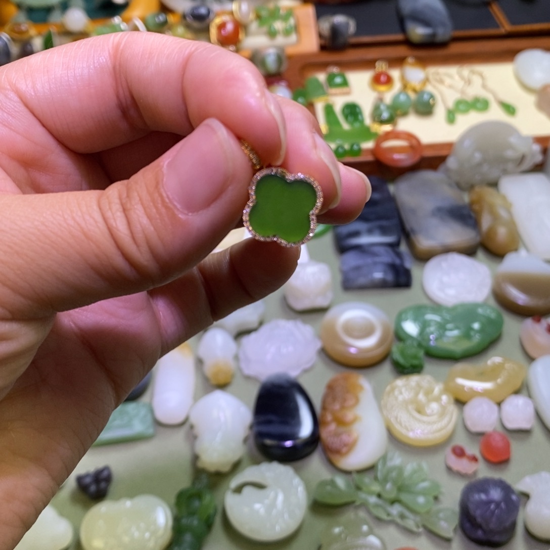 和田玉18K金镶嵌颈饰