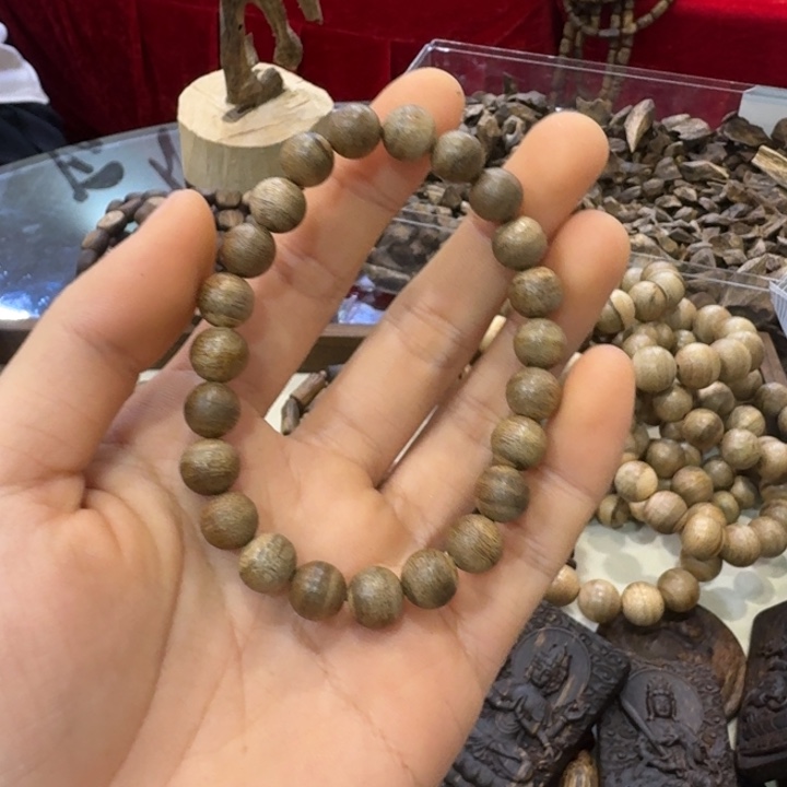 李***辉沉香碎屑沉香海南水格虫漏0.8大4克➕沉香碎屑多样性