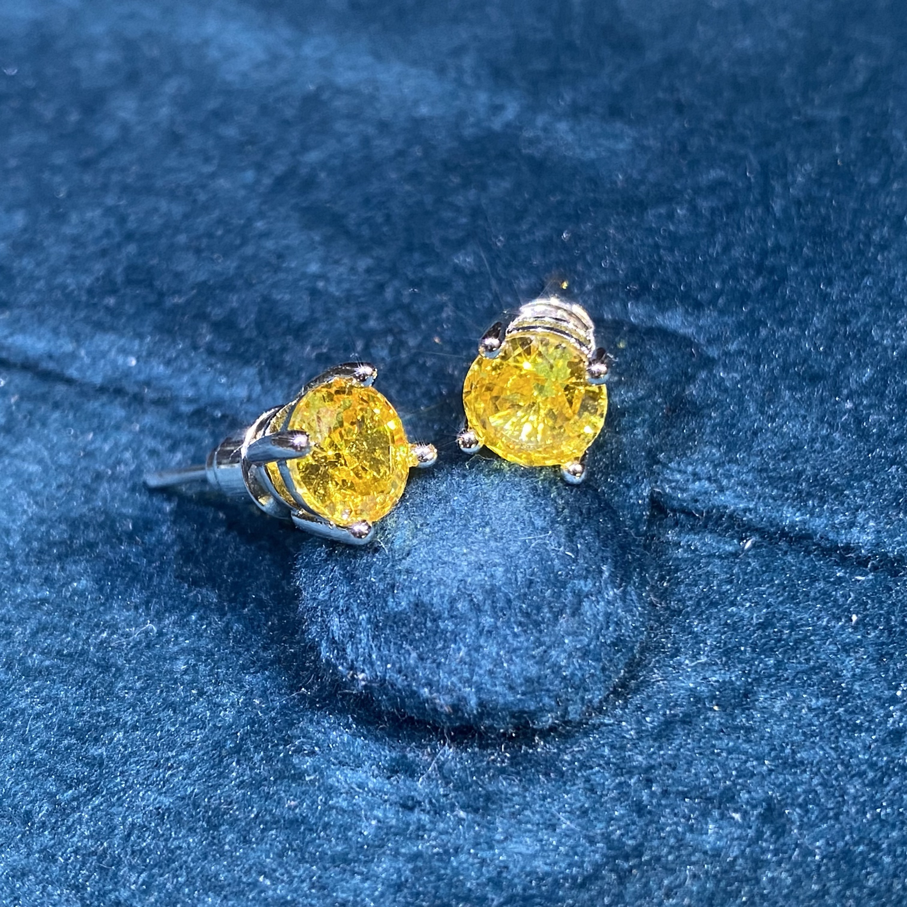 【南非库里南】NFKLN 高端奢华定制 黄色四爪耳钉 552