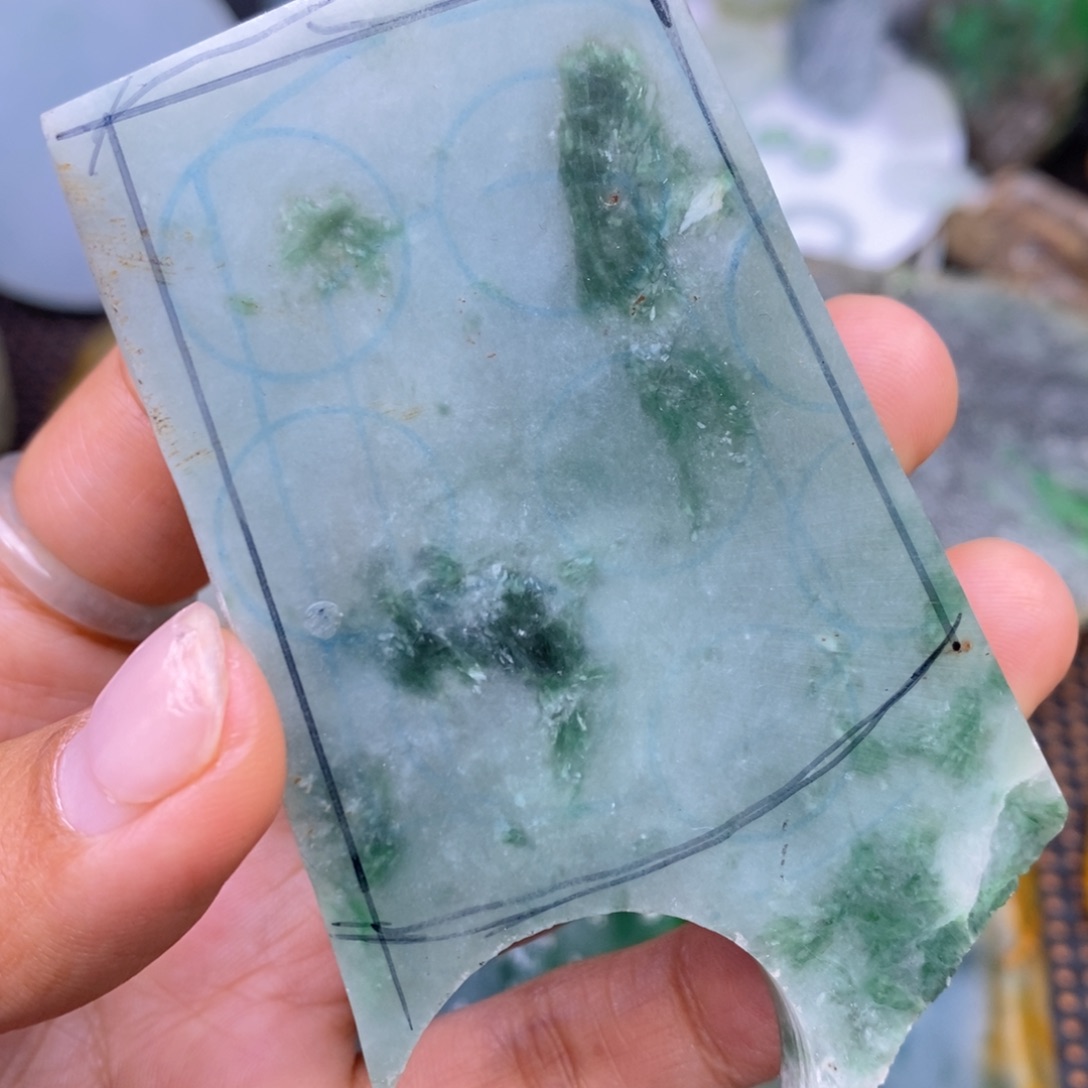 翡翠颈饰未镶嵌翡翠