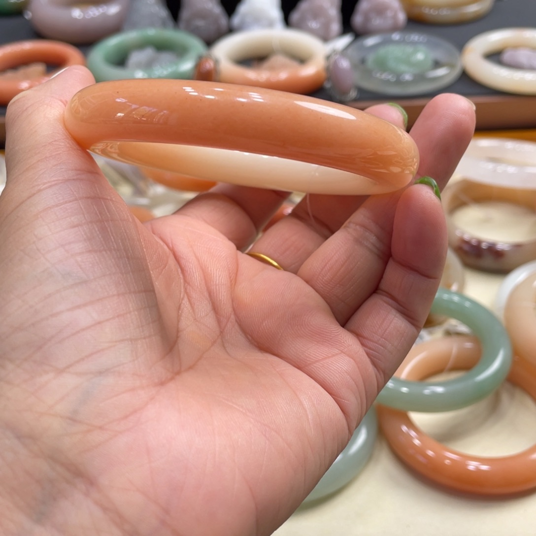 石英岩玉手镯未镶嵌邓****儿