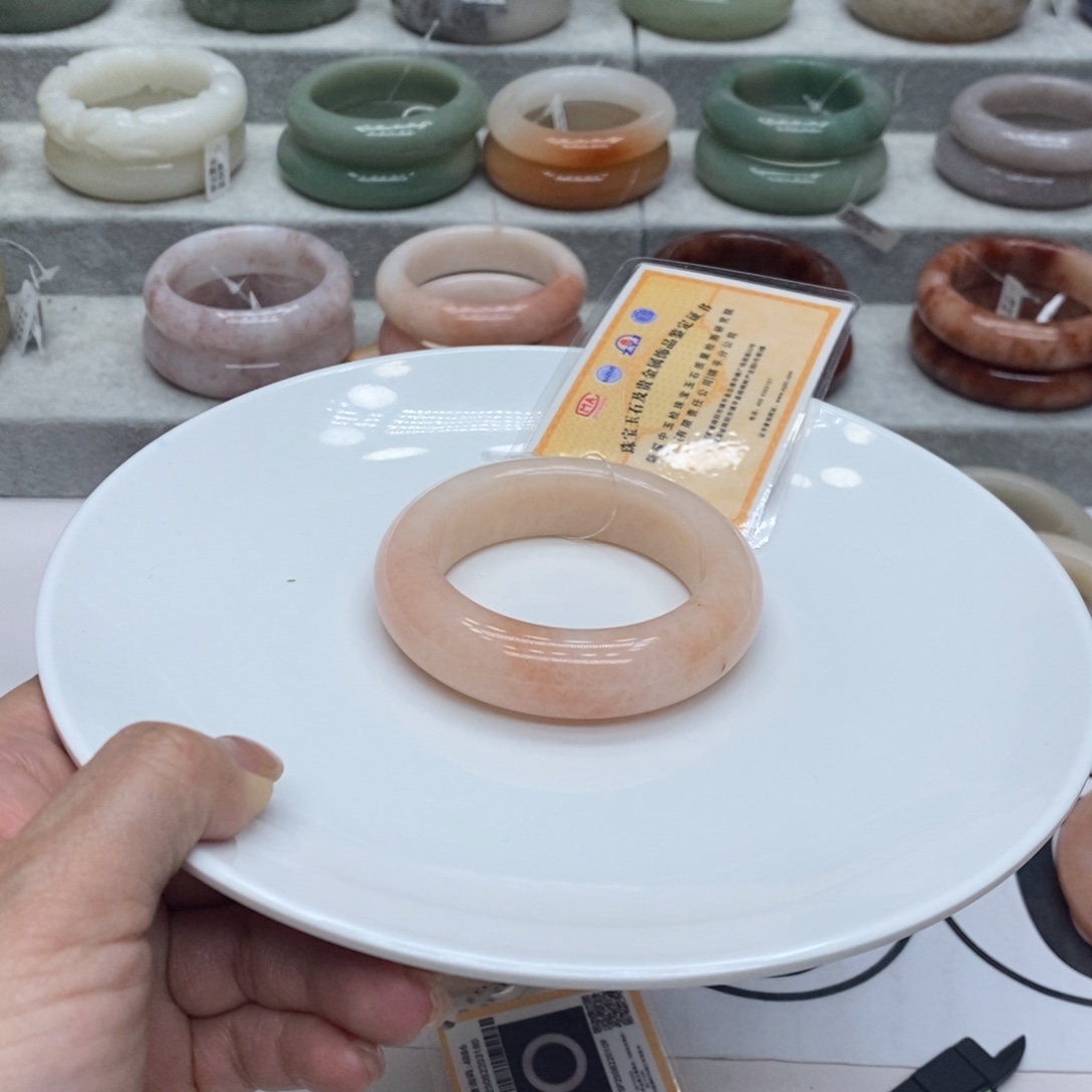 兰***-石英质玉未镶嵌手镯