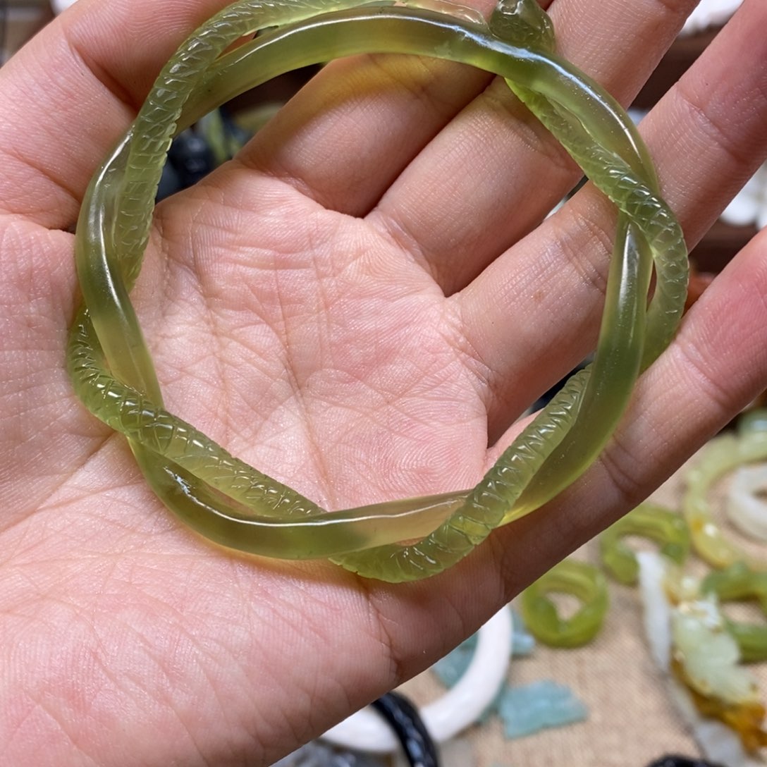 蛇纹石玉手镯未镶嵌巫*北