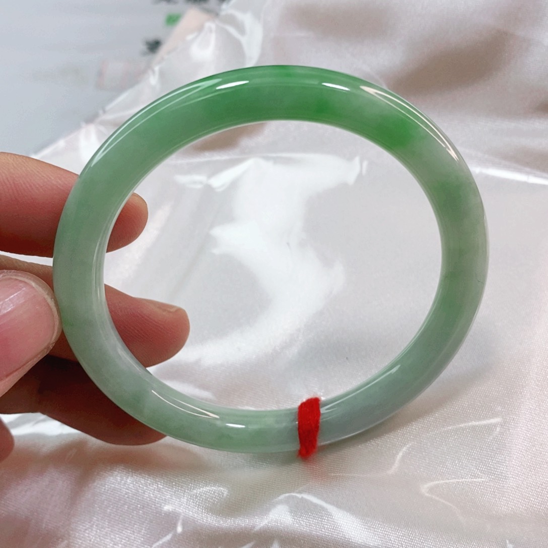 翡翠手镯未镶嵌?55.5圈口圆条