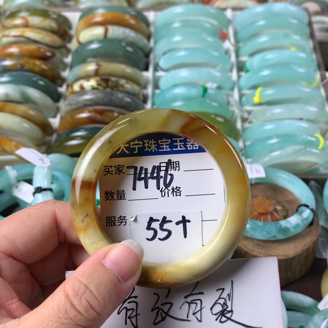 蛇纹石玉手镯未镶嵌7446
