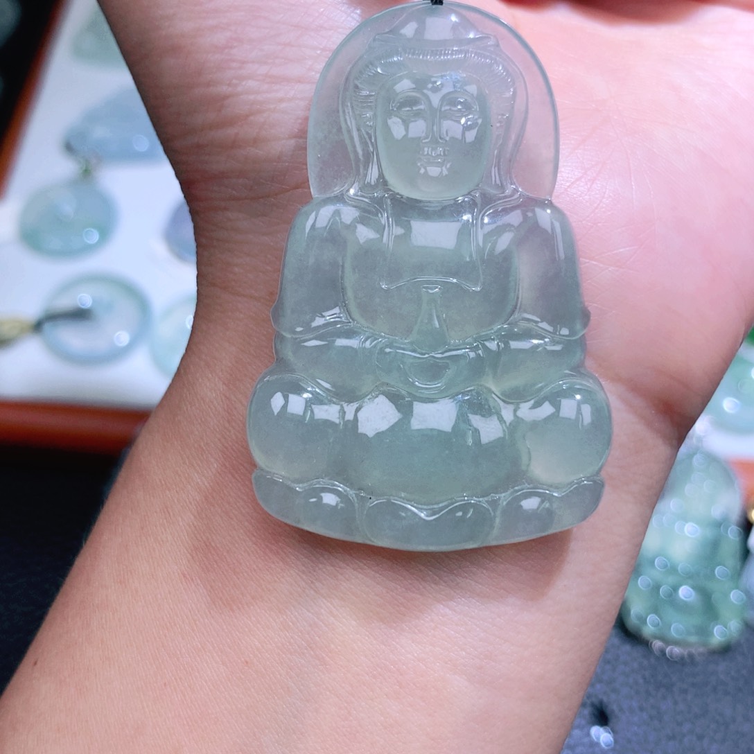 翡翠未镶嵌颈饰观音