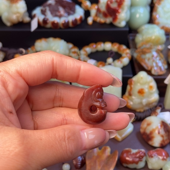 岫岩河磨玉（透闪石质玉）未镶嵌把件