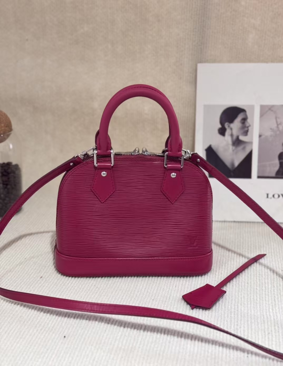 99新 LouisVuitton/路易威登 水波纹贝壳斜挎包 