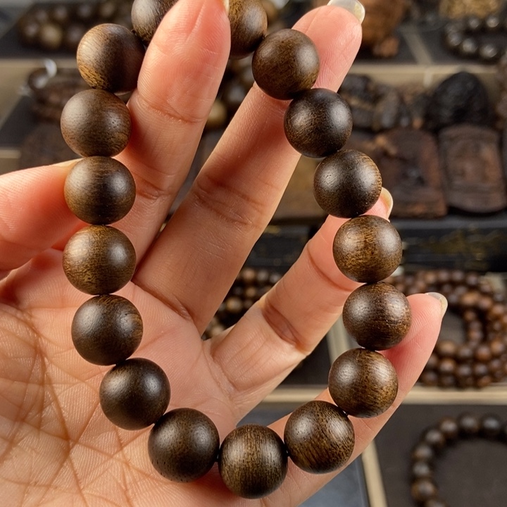 沉香手串当****了越南芽庄白棋楠