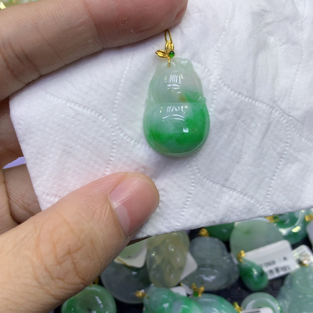 颈饰18K金镶嵌翡翠