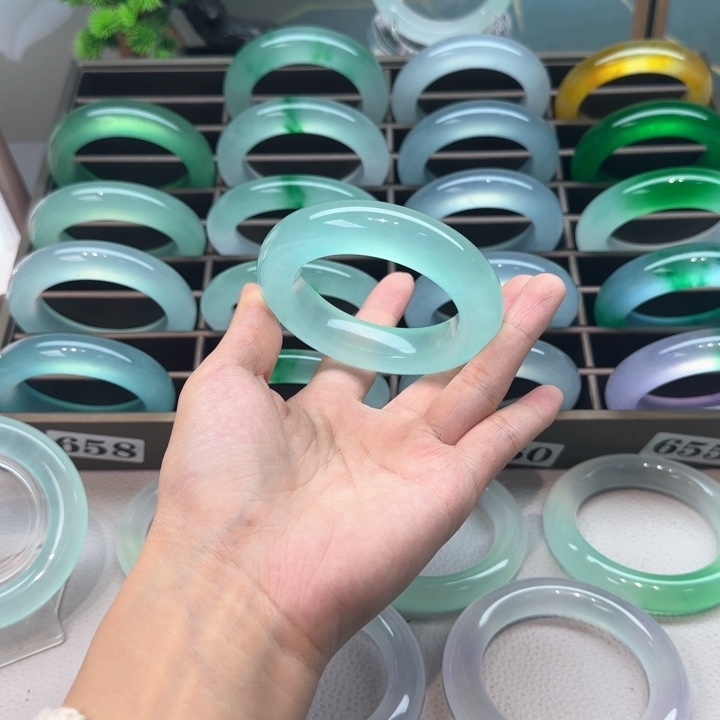 玉✨****✨时尚冰飘花手镯912