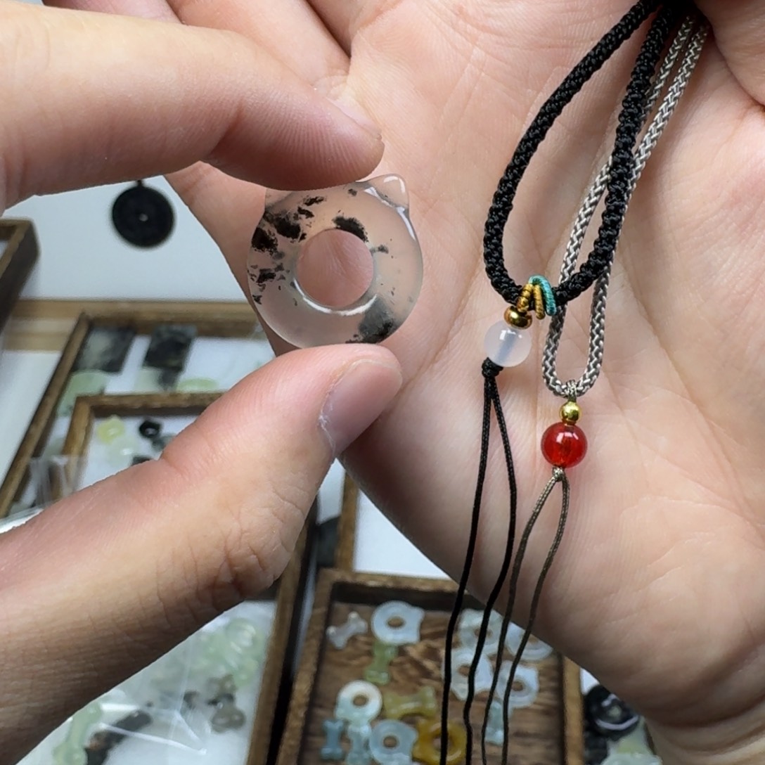 蛇纹石玉吊坠未镶嵌