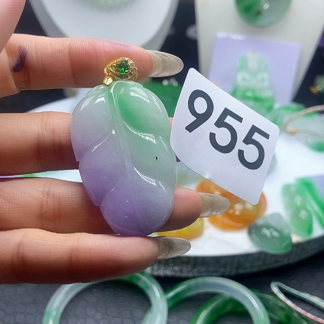 翡翠吊坠(赠链)未镶嵌