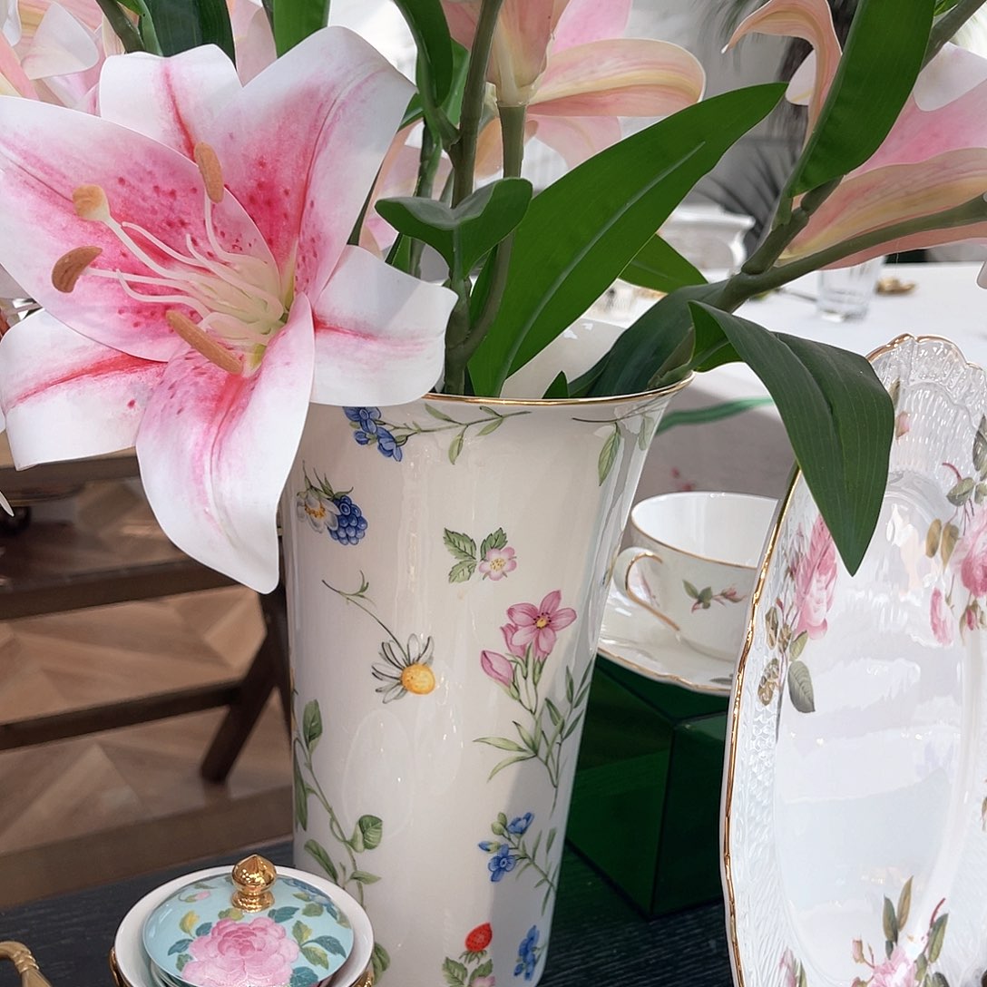 骨瓷大花盆————————