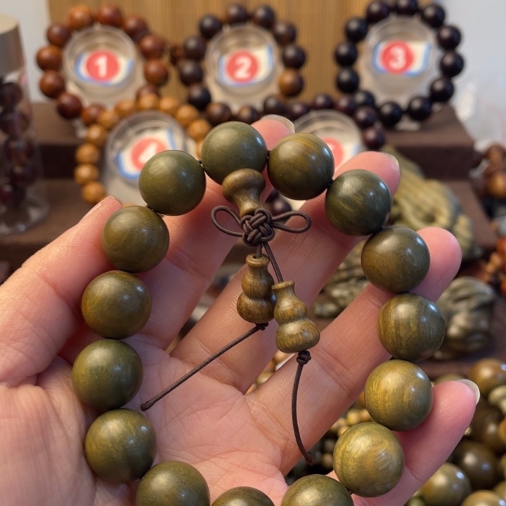 维腊木（绿檀）雨**雪