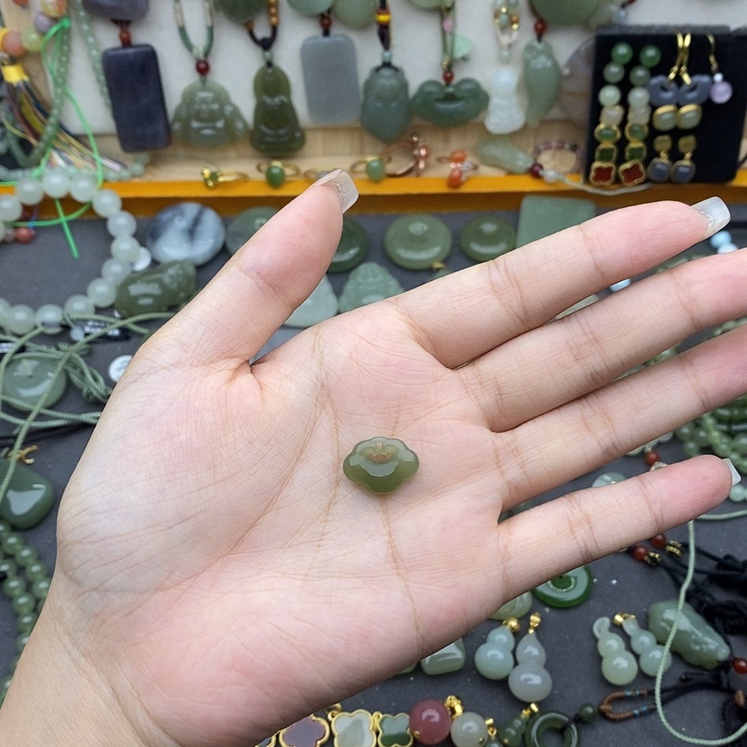 和田玉未镶嵌吊坠(不含链)