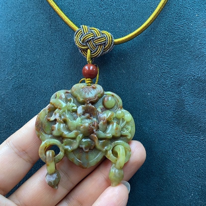 【闪购商品】蛇纹石玉吊坠未镶嵌