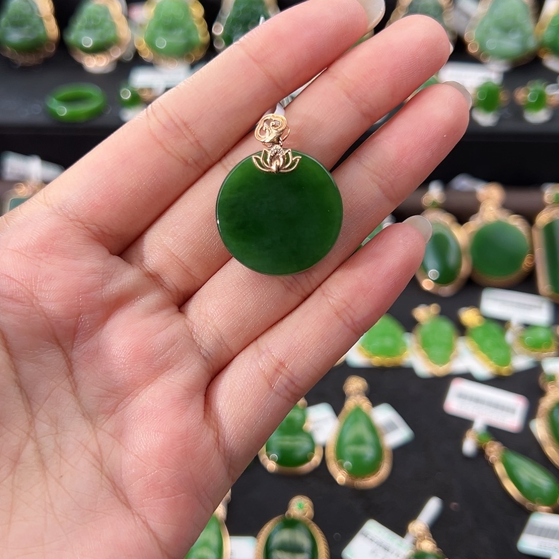 和田玉（碧玉）18K金镶嵌吊坠(不含链)菠菜绿圆牌22mm