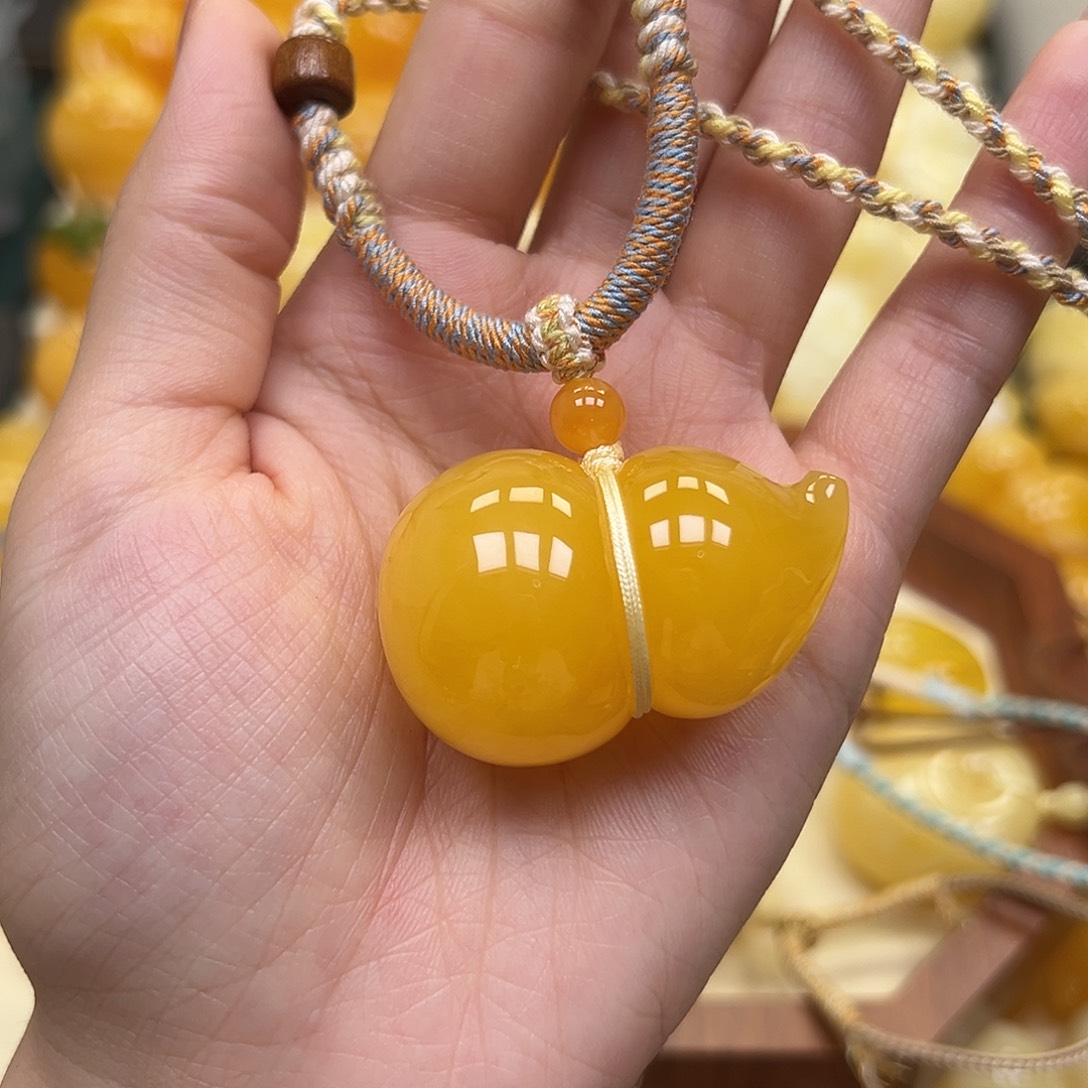 琥珀未镶嵌颈饰蜜蜡