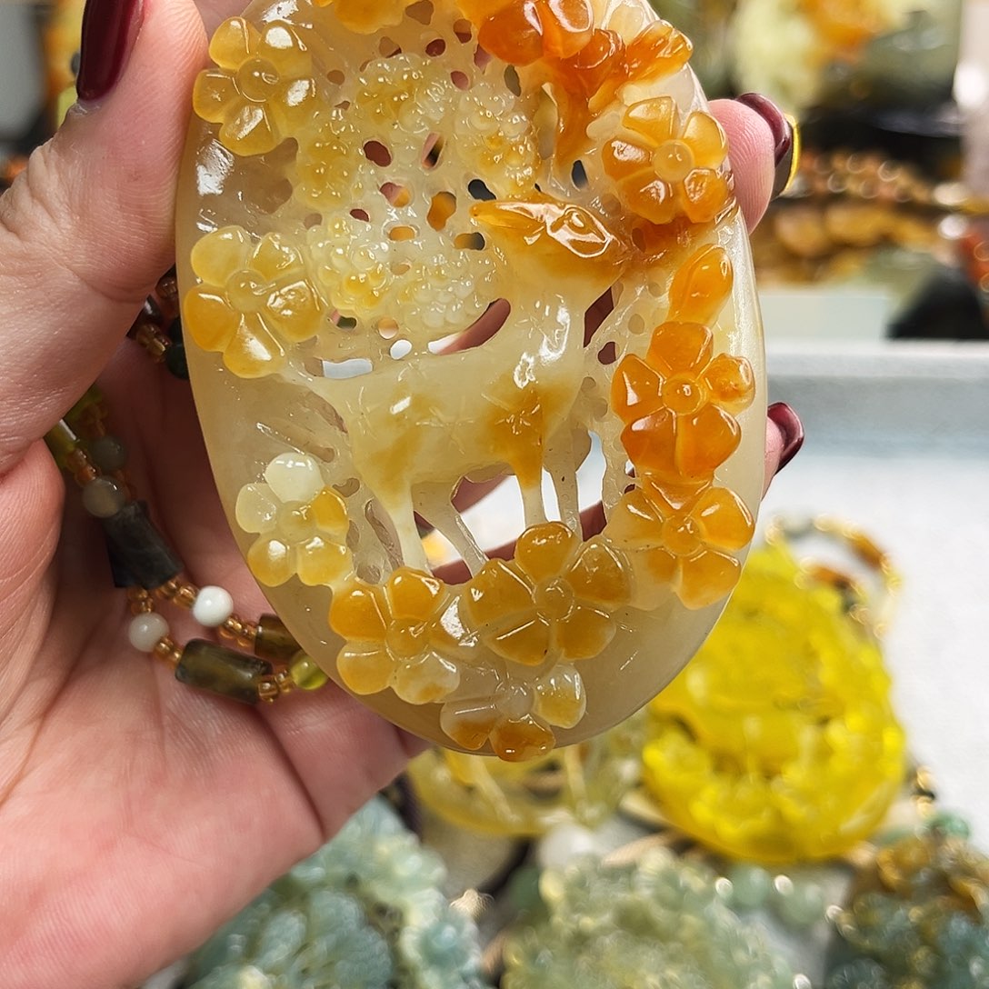 蛇纹石玉颈饰未镶嵌