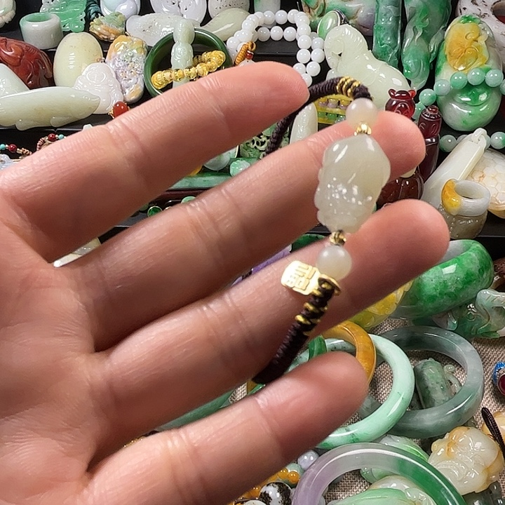 翡翠未镶嵌颈饰翡翠未镶嵌颈饰