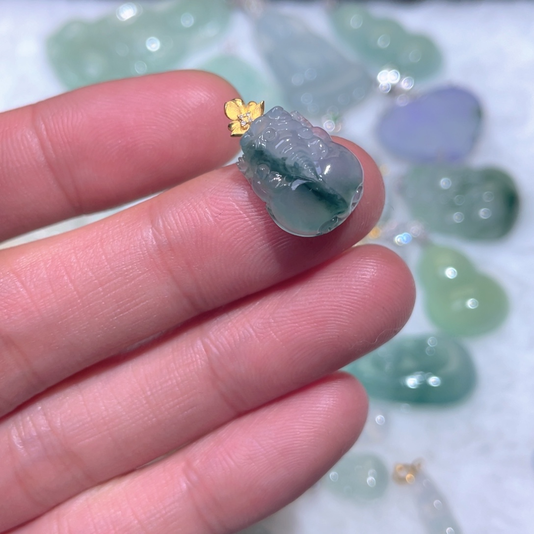 翡翠18K金镶嵌颈饰翡翠