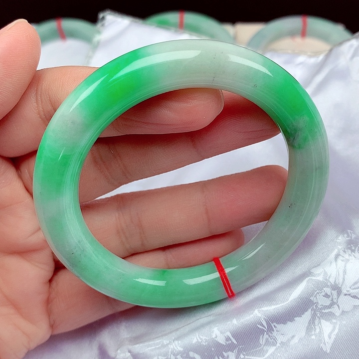 翡翠未镶嵌手镯57～58阳绿色胖圆条手镯