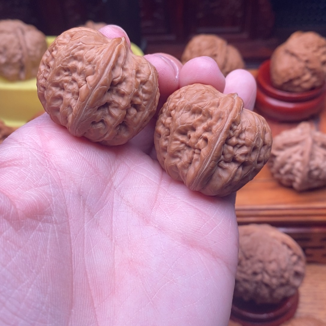 文玩核桃把件北**狼元宝35