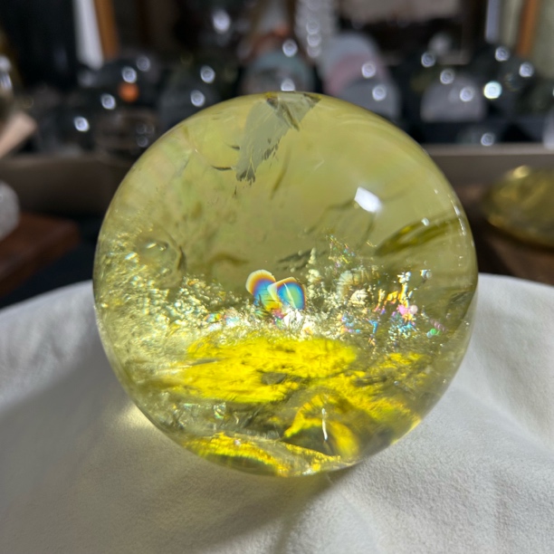 【顺丰包邮】100%纯天然黄水晶球摆件原石打磨高档家居风水招财摆饰