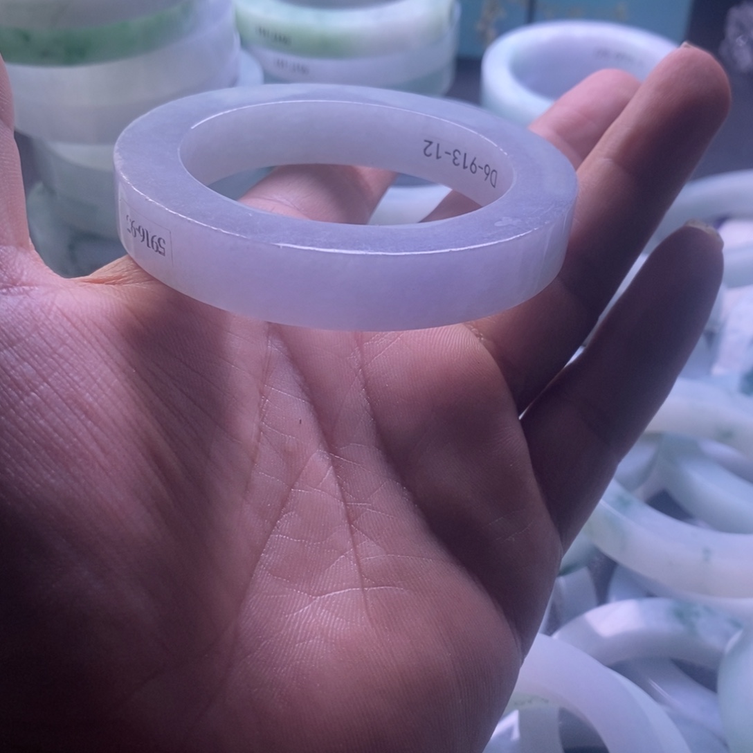 草***驼定制翡翠未镶嵌翡翠