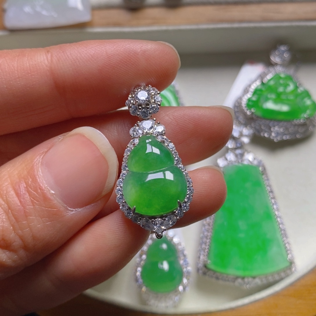 翡翠颈饰银S925镶嵌葫芦吊坠