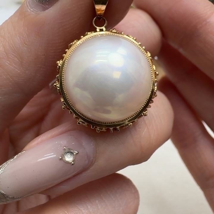 未镶嵌拼合珍珠（马贝珠）颈饰