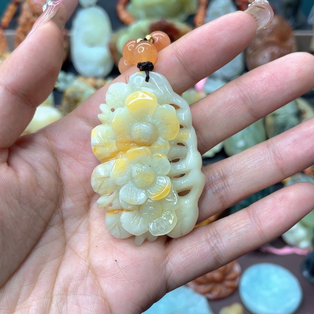 蛇纹石玉颈饰未镶嵌