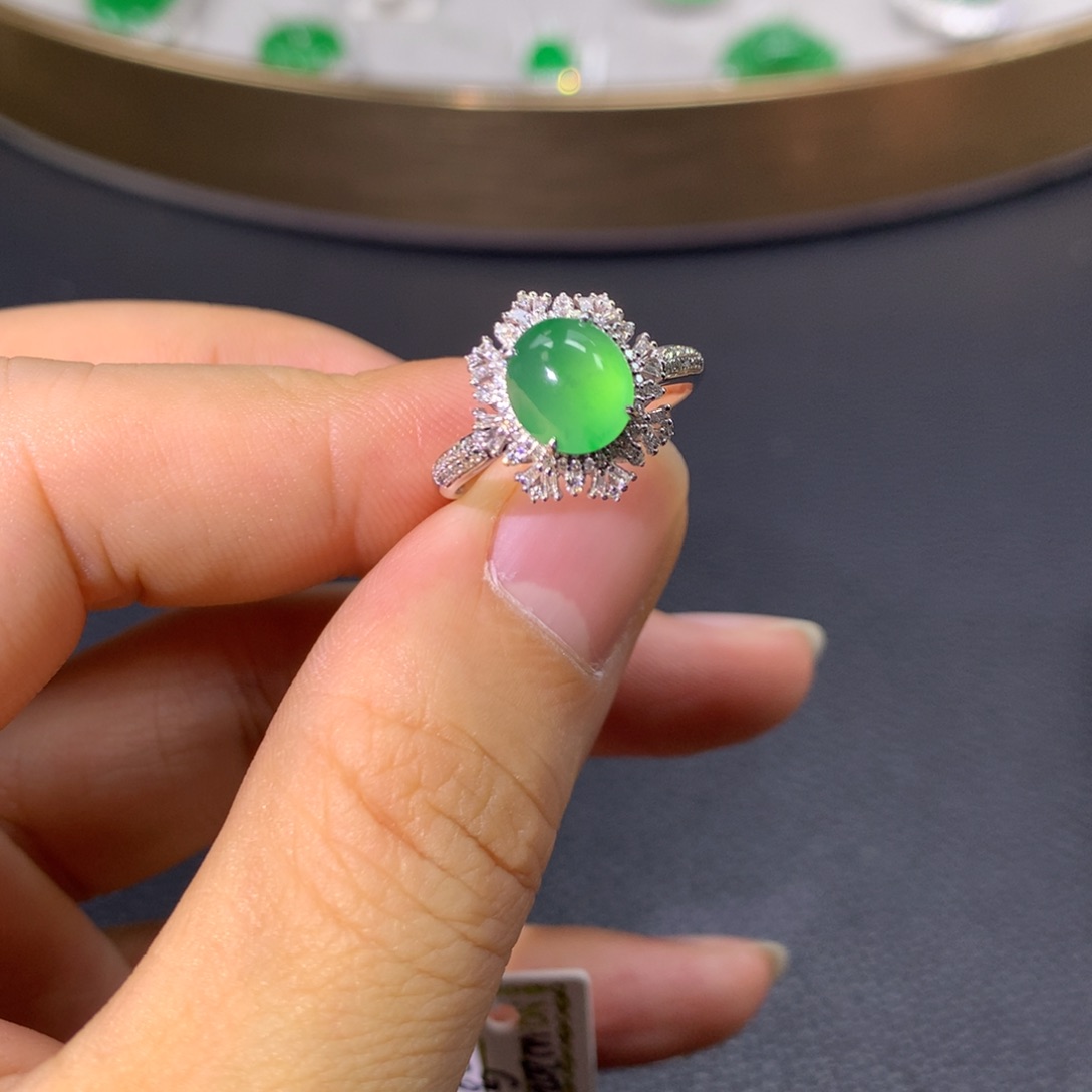 翡翠戒指18K金镶嵌翡翠