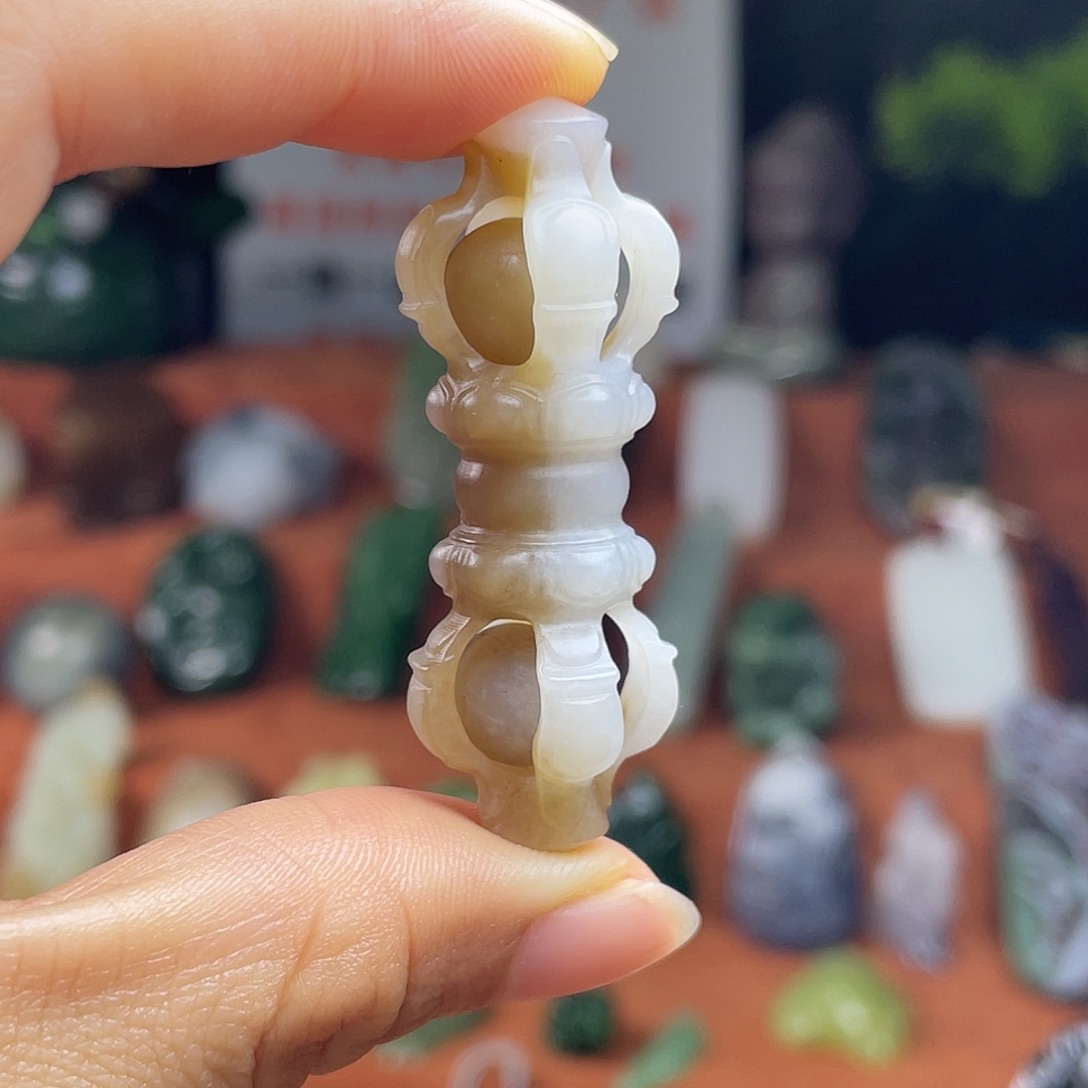 和田玉（糖玉）未镶嵌颈饰俄糖白黄糖金刚铃