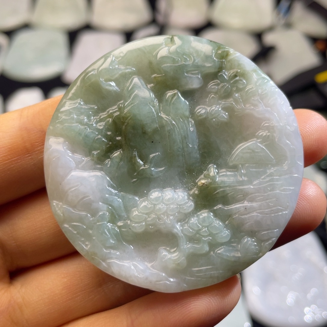 翡翠未镶嵌颈饰山水牌