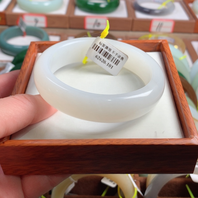 【闪购商品】和田玉手镯未镶嵌58.8