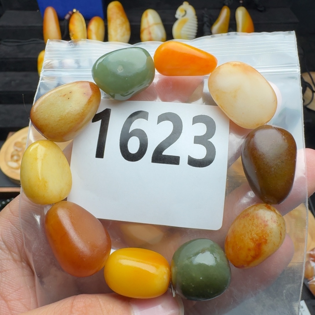 和田玉未镶嵌手串