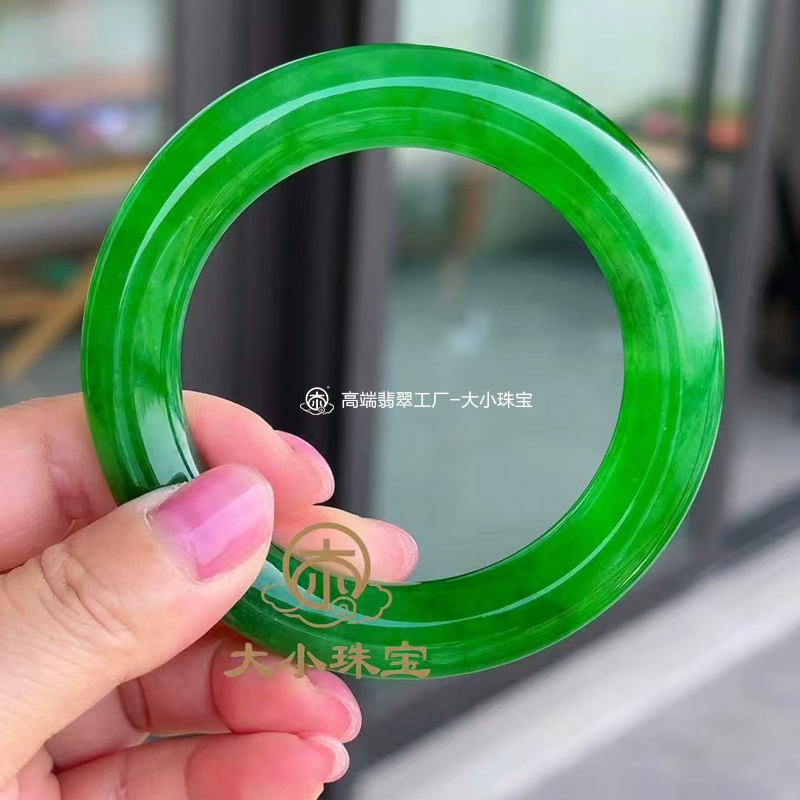 大小珠宝冰种满色辣绿天然翡翠手镯圆条556冰底辣绿盈翠满园缅甸A