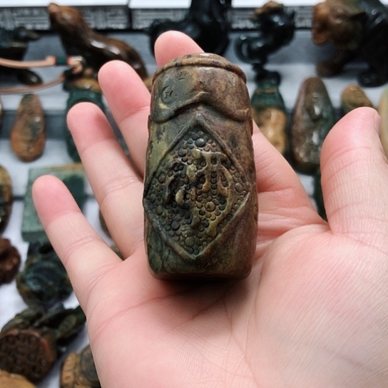 岫岩河磨玉（透闪石质玉）未镶嵌把件