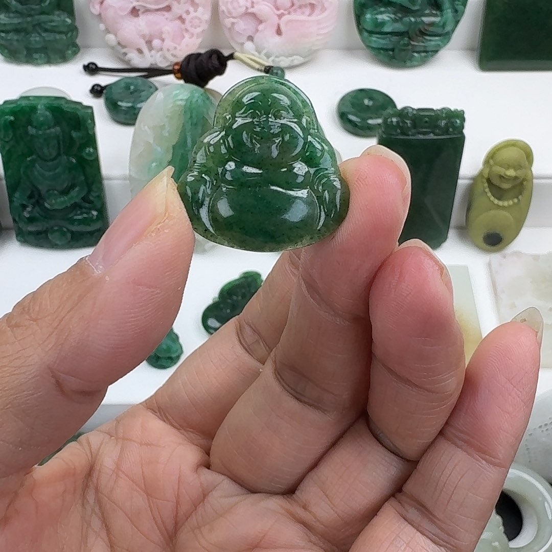 独山玉未镶嵌颈饰