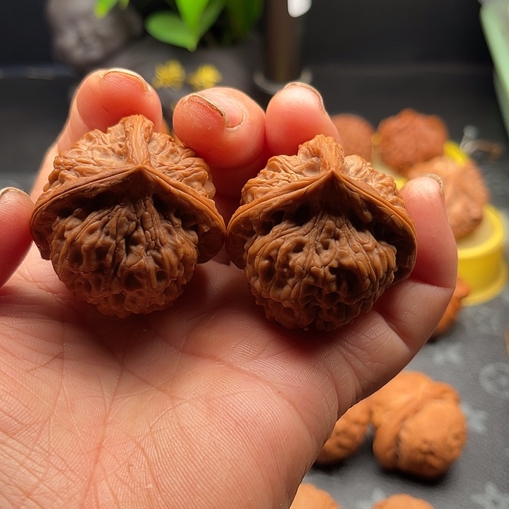 桃核把件莲花三棱41