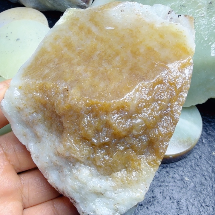 和田玉（糖玉）未镶嵌珠宝奇石