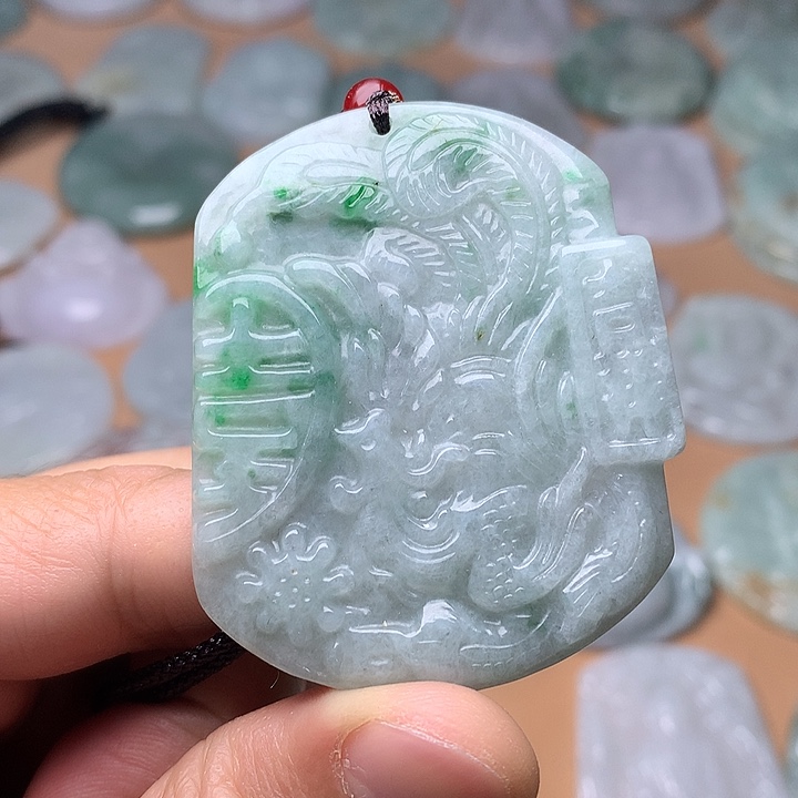 翡翠未镶嵌颈饰凤凰