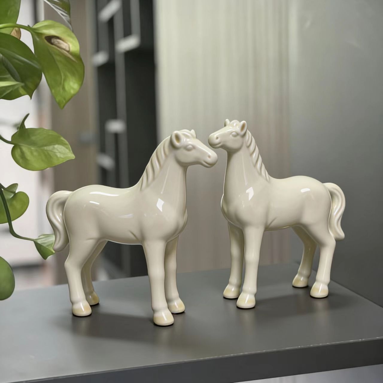 “马到成功”陶瓷马摆件