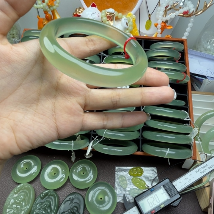 小***蕊蛇纹石玉合金手镯