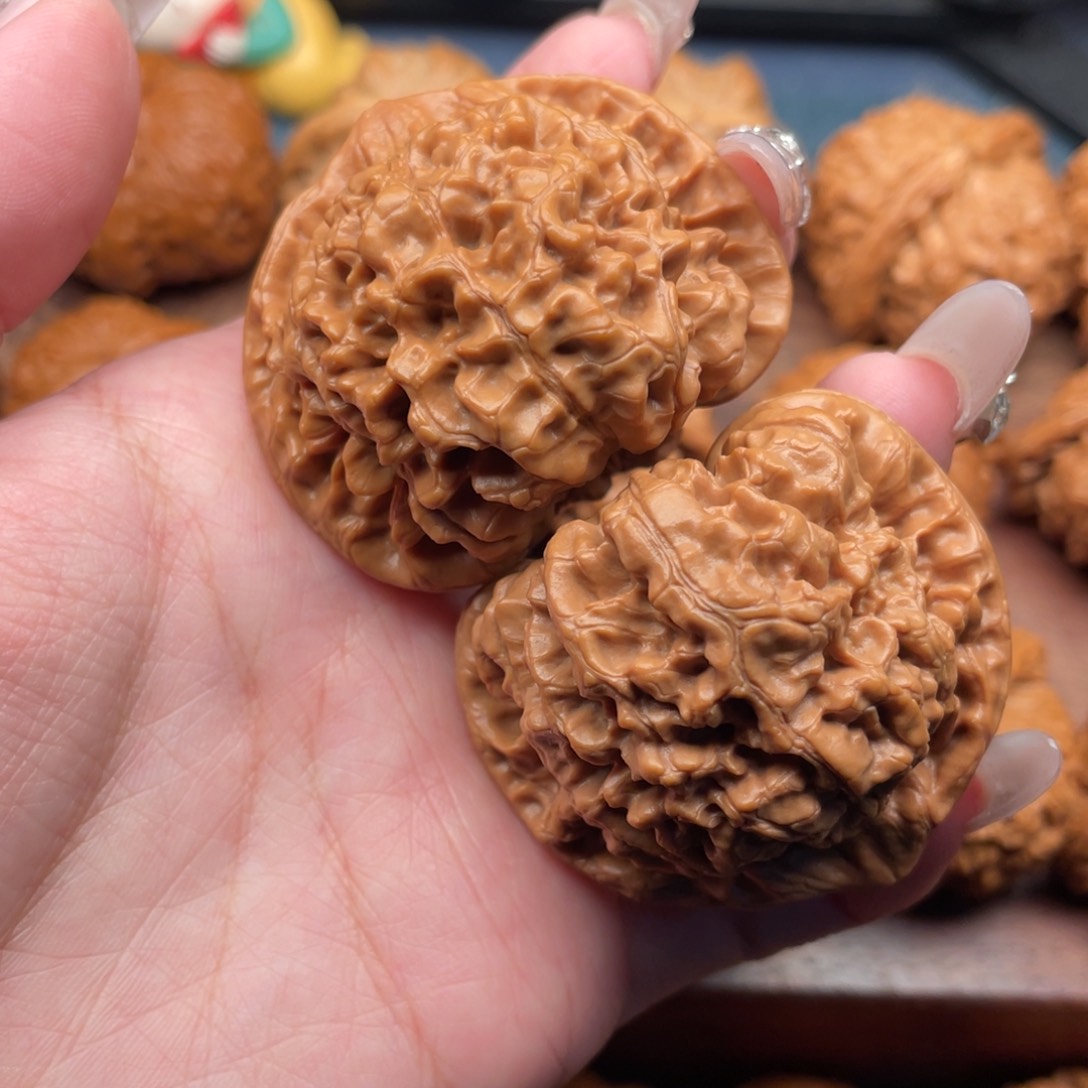 文玩核桃吊坠全品，红皮官帽47➕